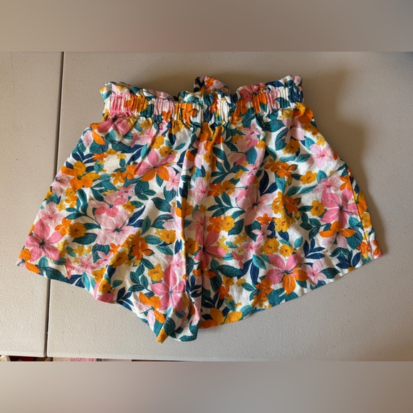 Slightly used BCBGeneration floral shorts - Picture 2 of 3